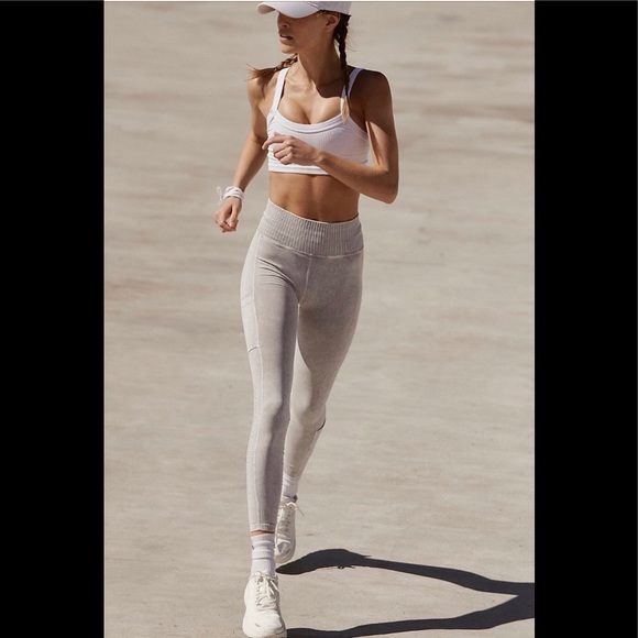 NWOT FREE PEOPLE MOVEMENT GOOD KARMA HIGH RISE 7/8 LEGGINGS AND LONG SLEEVE TOP - Picture 2 of 16